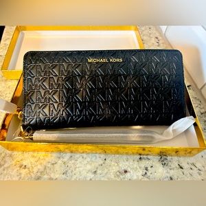Michael Kors wristlet wallet